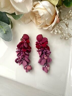 Oscar de la Renta 14K Wooden Ombré Flower Cluster Clip On Earrings